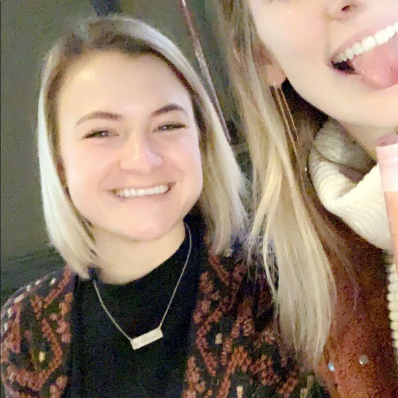 Meet your Posher, Courtney - Picture 1 of 1